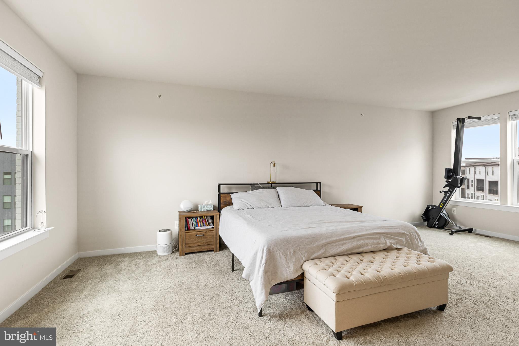 43769 Transit Square Ashburn, VA 20147 - Photo 19 of 36 a spacious bedroom with a bed and window