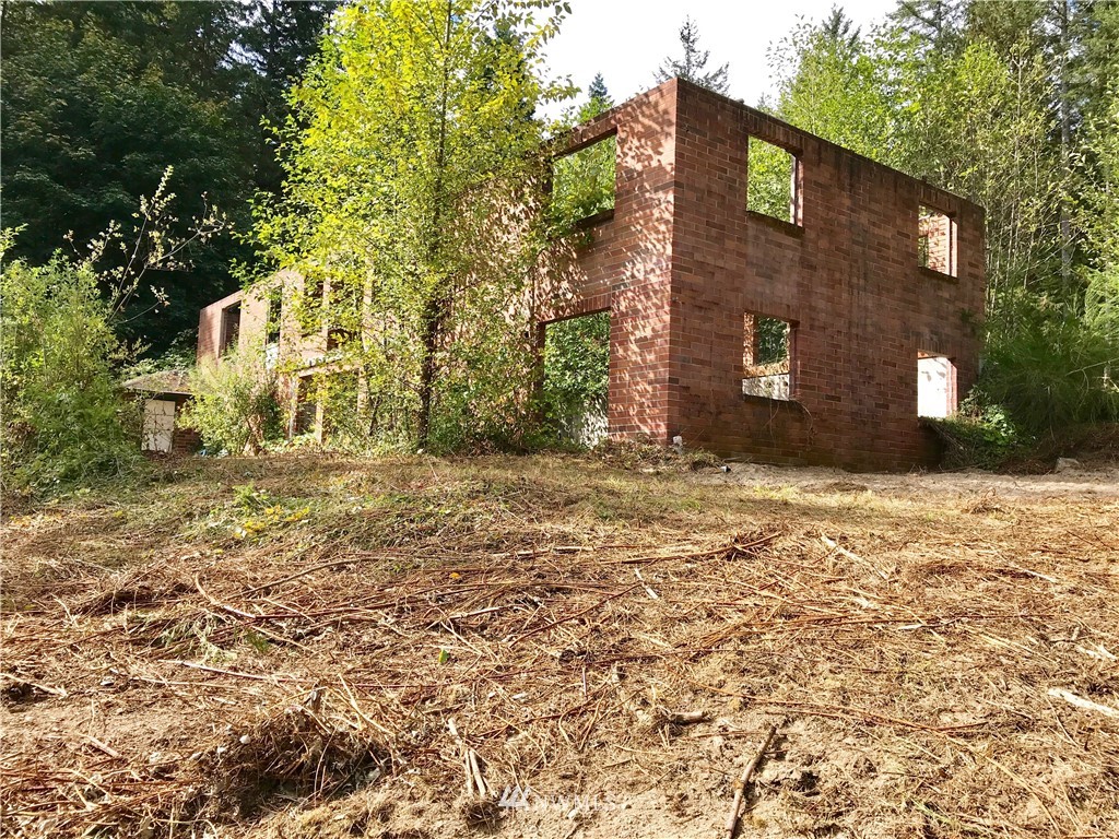 924 Southwest J H Road Port Orchard, WA 98367 - Photo 4 of 11 Gallery Image 4