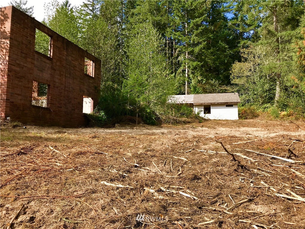 924 Southwest J H Road Port Orchard, WA 98367 - Photo 5 of 11 Gallery Image 5