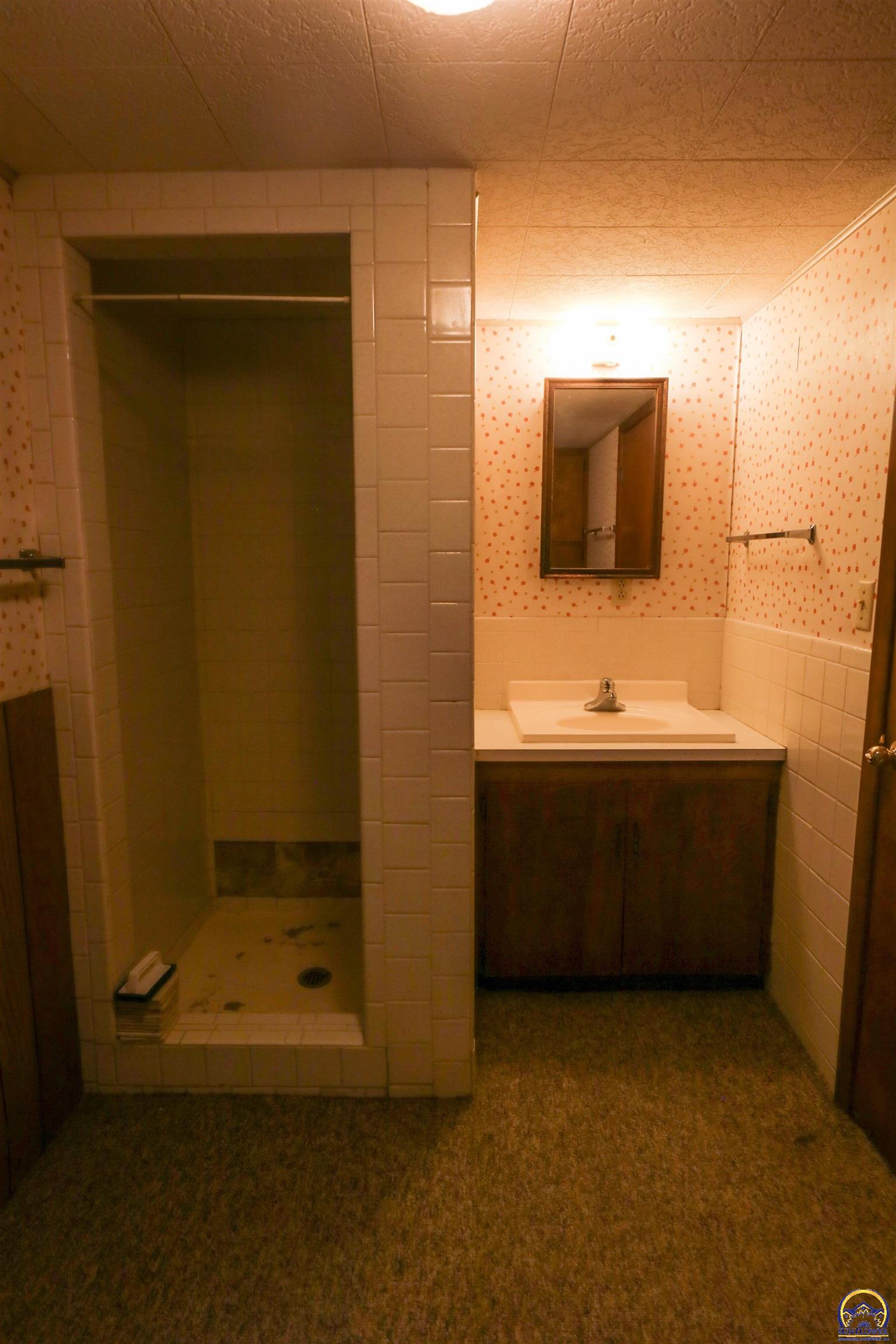 475 Aa 80 Road Fall River, KS 67047 - Photo 43 of 65 Bathroom