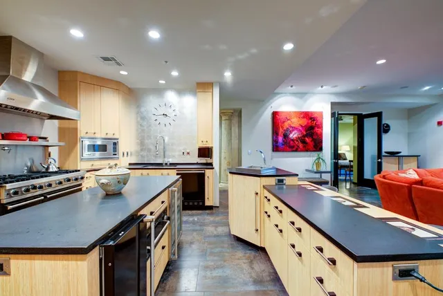 $1,150,000 | 215 West College Avenue, Unit PH1101, Tallahassee, FL 32301