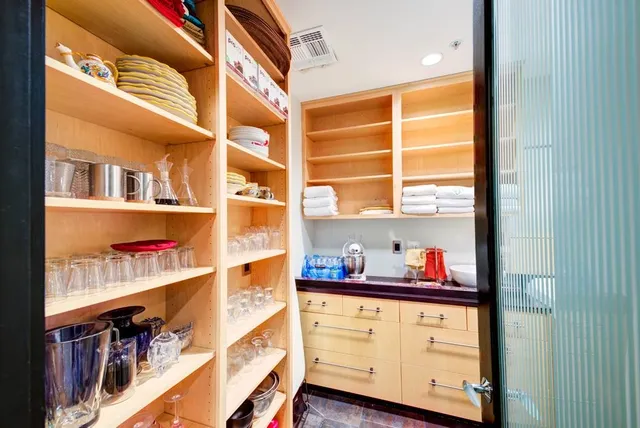 $1,150,000 | 215 West College Avenue, Unit PH1101, Tallahassee, FL 32301