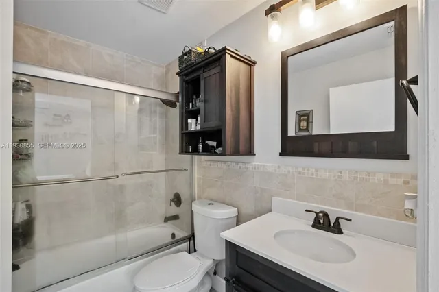 $2,700 | 15770 Southwest 104th Terrace, Unit 301, Miami, FL 33196