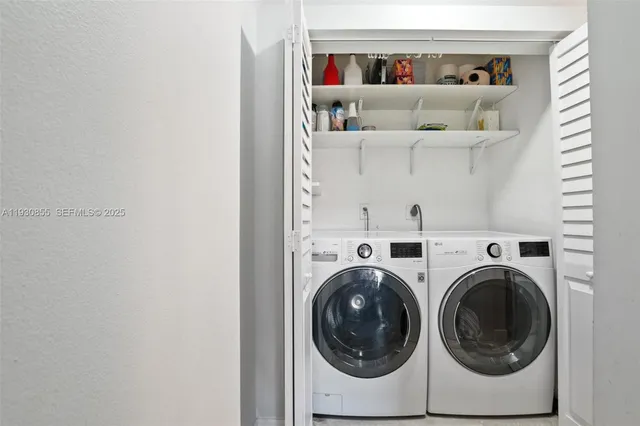 $2,700 | 15770 Southwest 104th Terrace, Unit 301, Miami, FL 33196