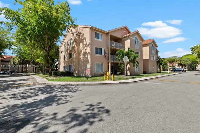 $2,700 | 15770 Southwest 104th Terrace, Unit 301, Miami, FL 33196