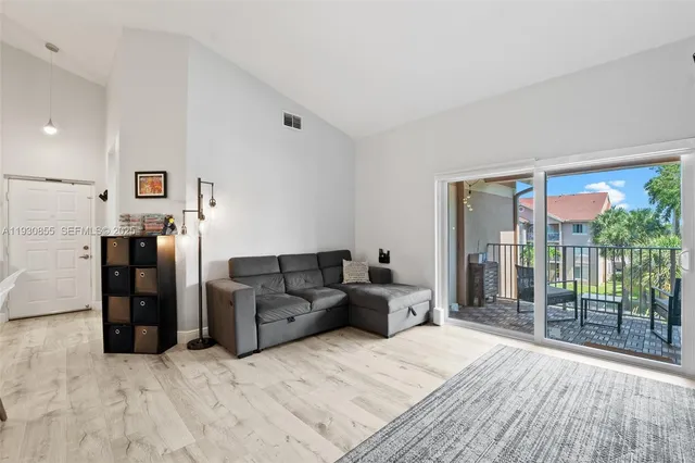 $2,700 | 15770 Southwest 104th Terrace, Unit 301, Miami, FL 33196