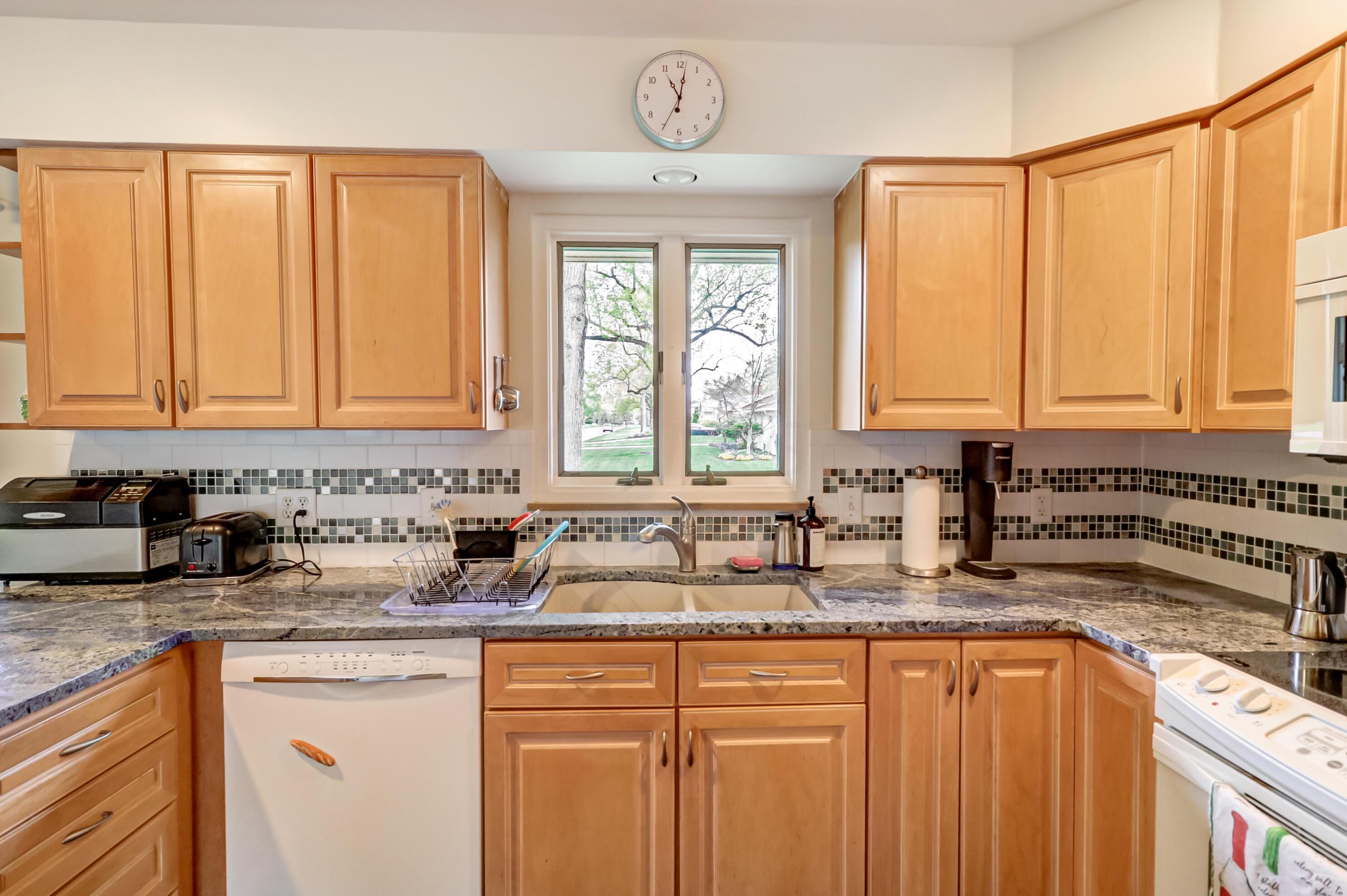 1415 Kirkley Road Columbus, OH 43221 - Photo 11 of 25 013