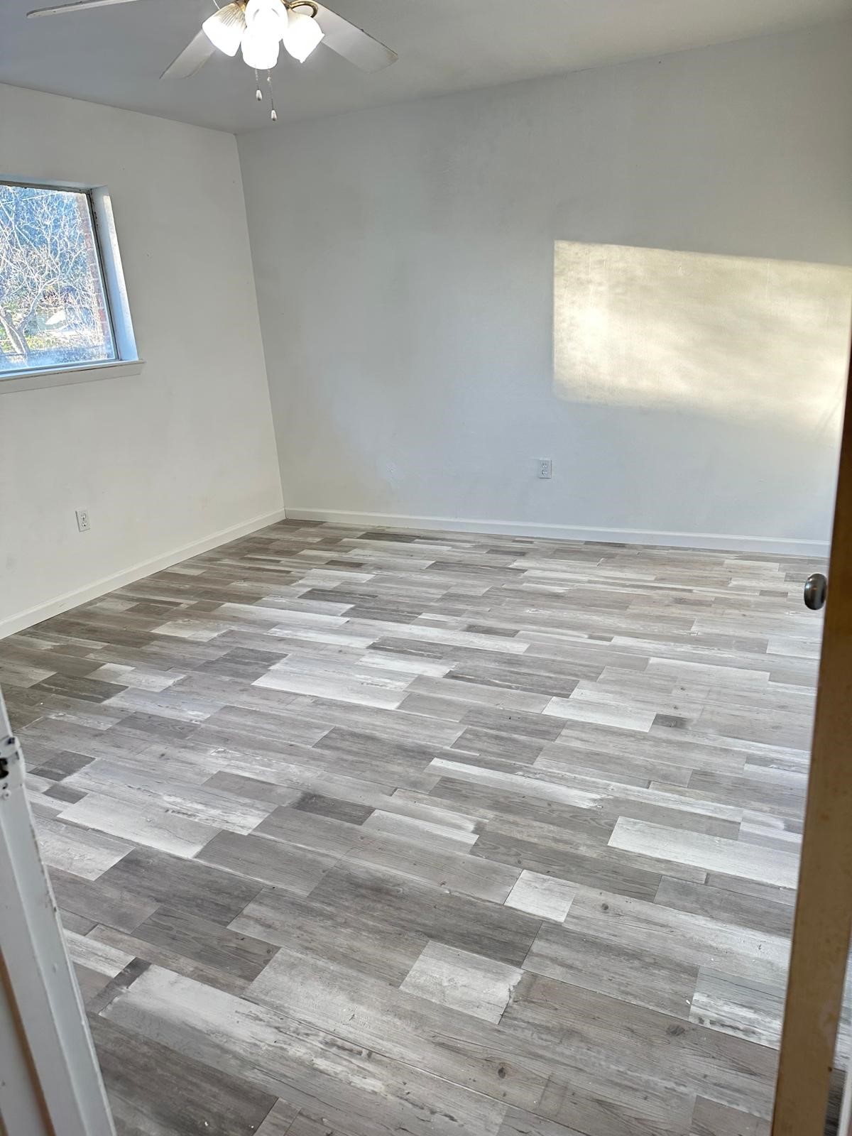 600 West Mimosa Street Angleton, TX 77515 - Photo 12 of 18 a view of empty room with window