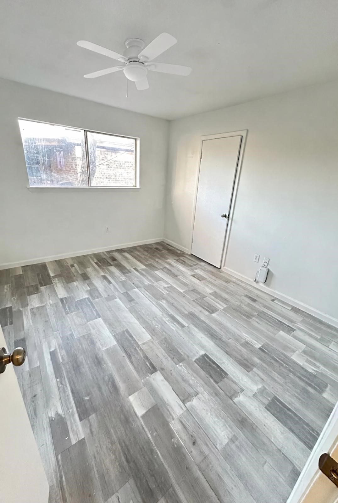600 West Mimosa Street Angleton, TX 77515 - Photo 9 of 18 a view of an empty room and window