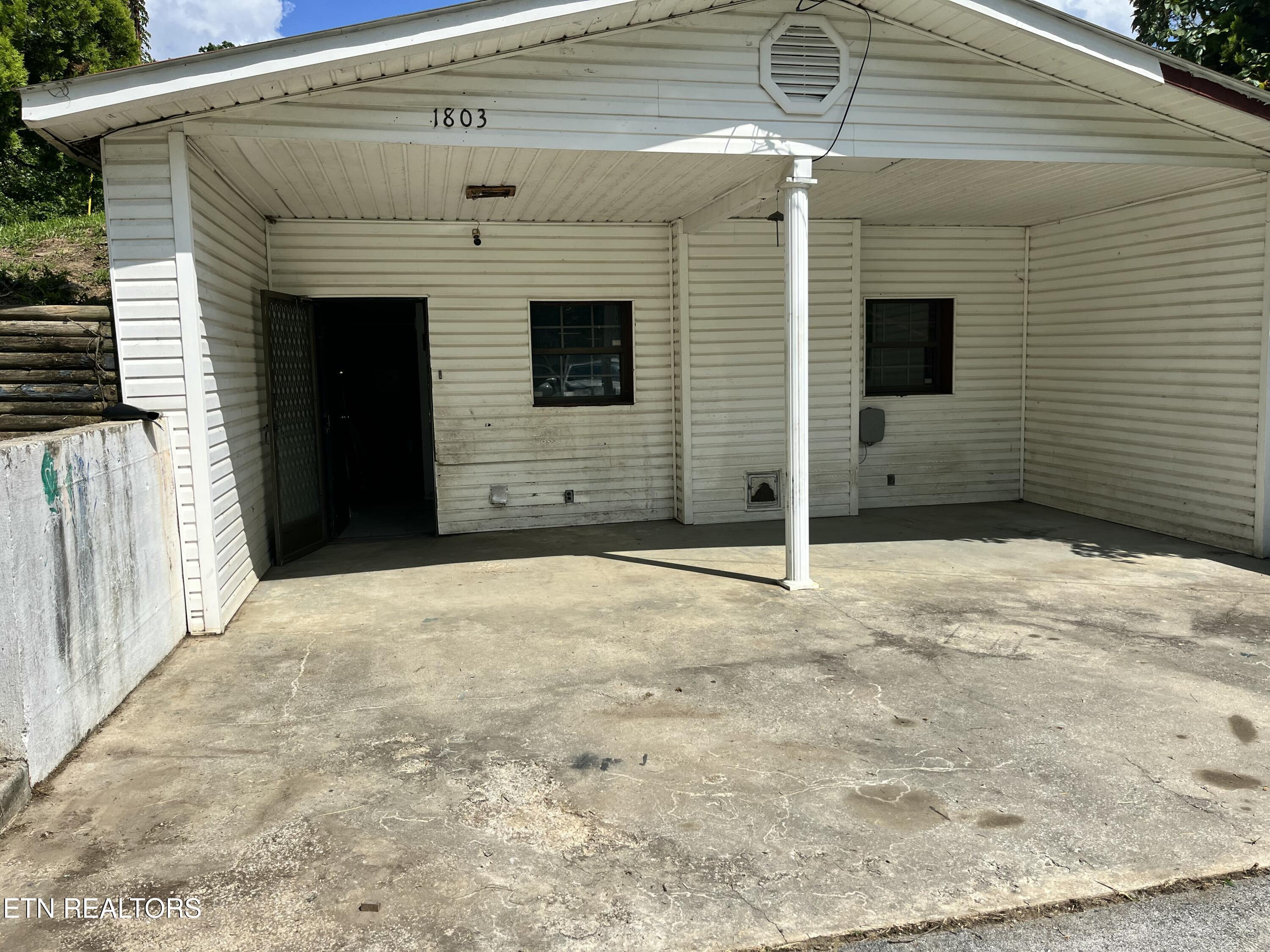 1803 Mountain View Road Robbins, TN 37852 - Photo 4 of 21 Entry