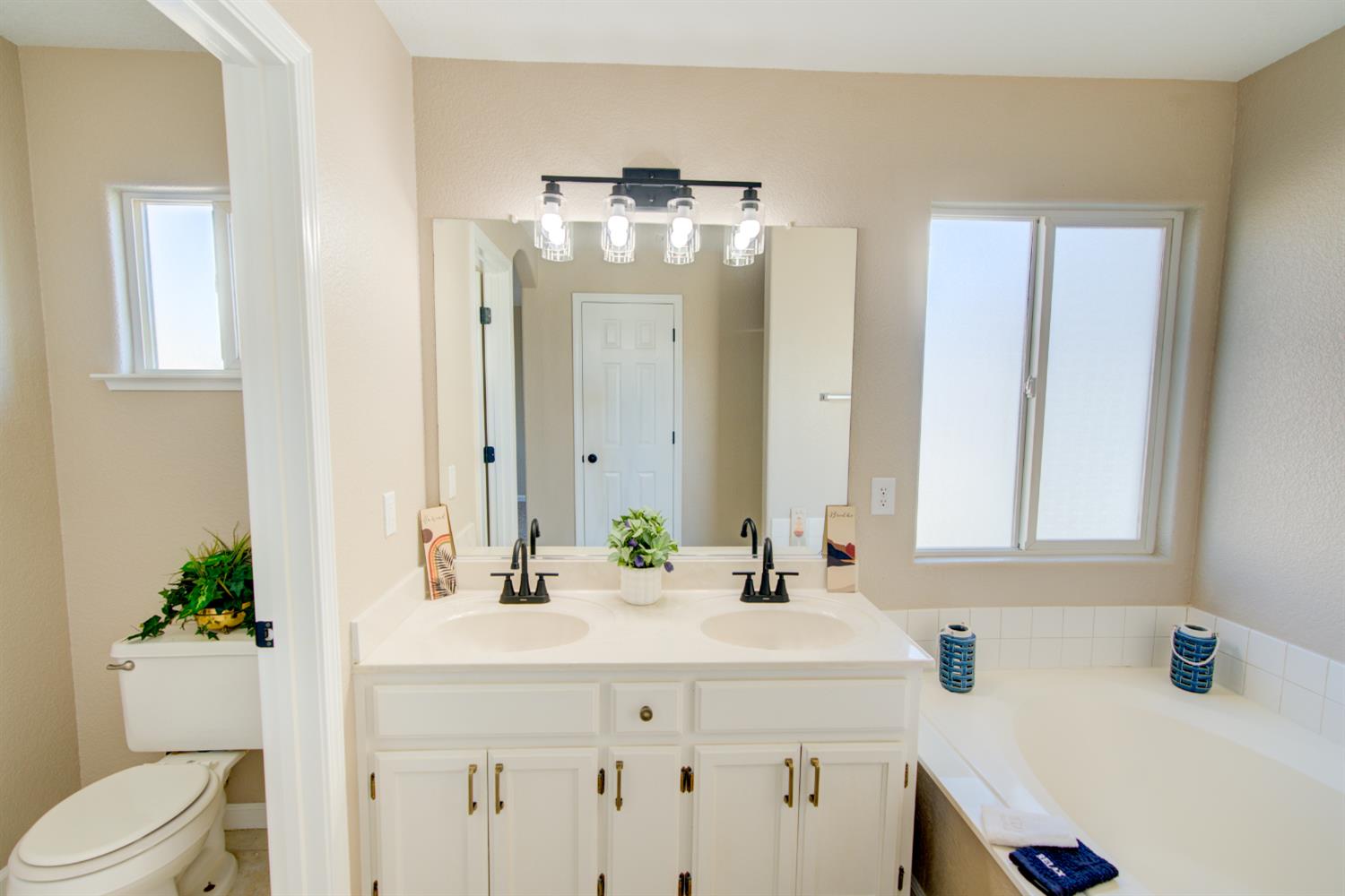 3546 Paseo Verde Avenue Merced, CA 95348 - Photo 17 of 24 a bathroom with a sink and a mirror