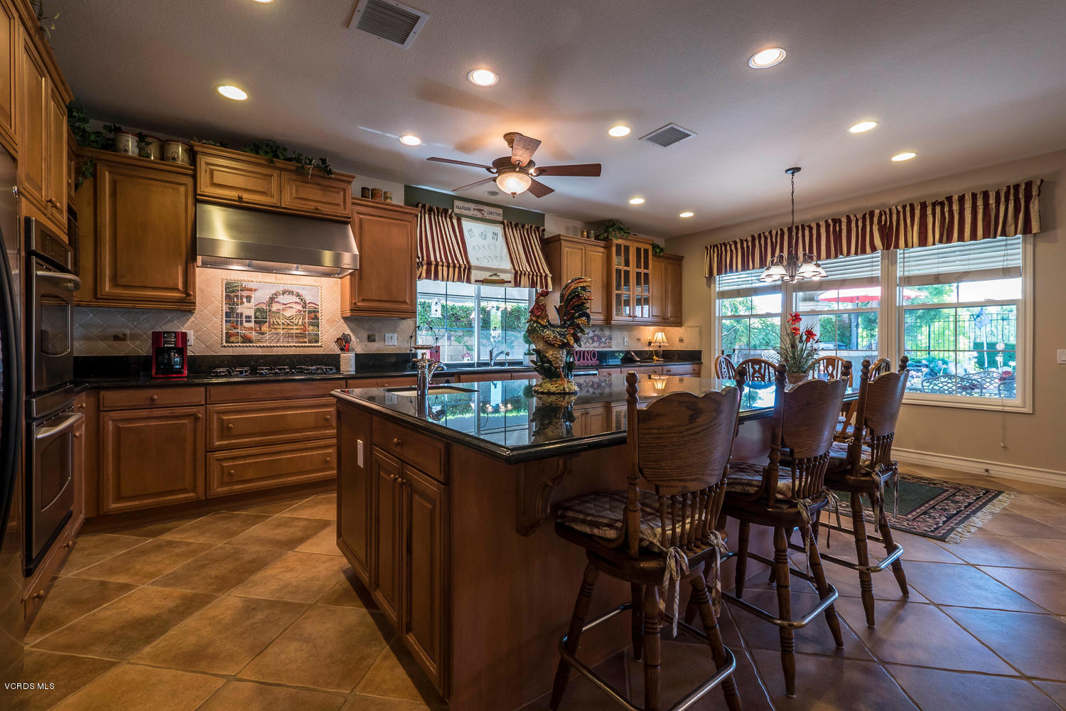 176 Laurel Ridge Drive Simi Valley, CA 93065 - Photo 16 of 40 176 Laurel Ridge Dr Simi-large-016-9-130