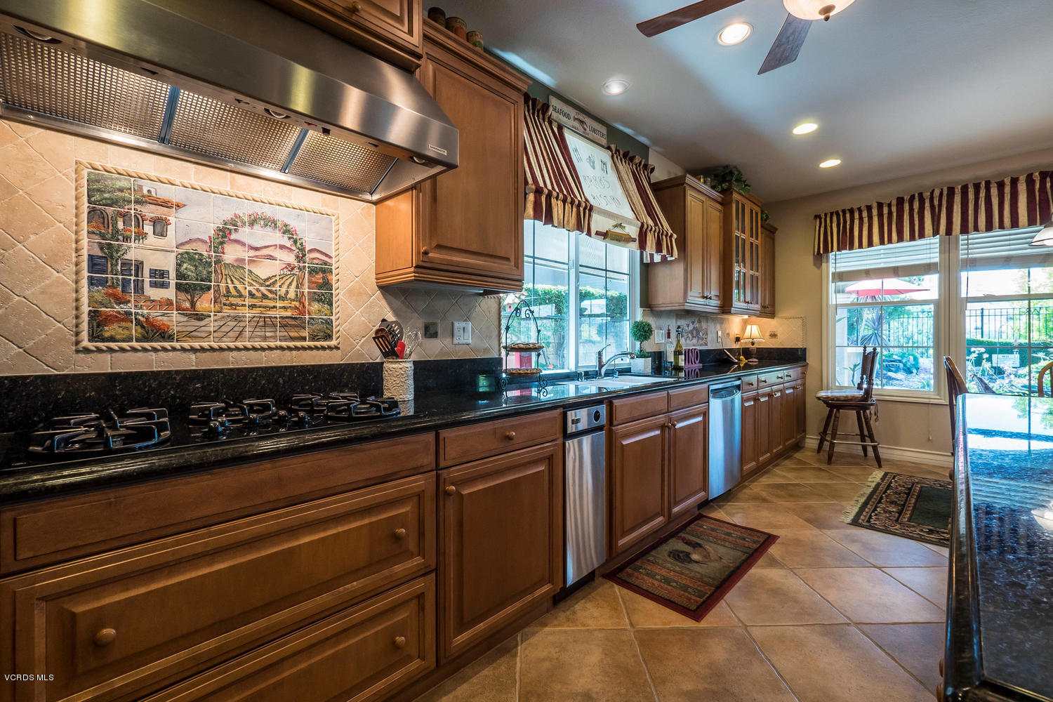 176 Laurel Ridge Drive Simi Valley, CA 93065 - Photo 17 of 40 176 Laurel Ridge Dr Simi-large-017-18-13