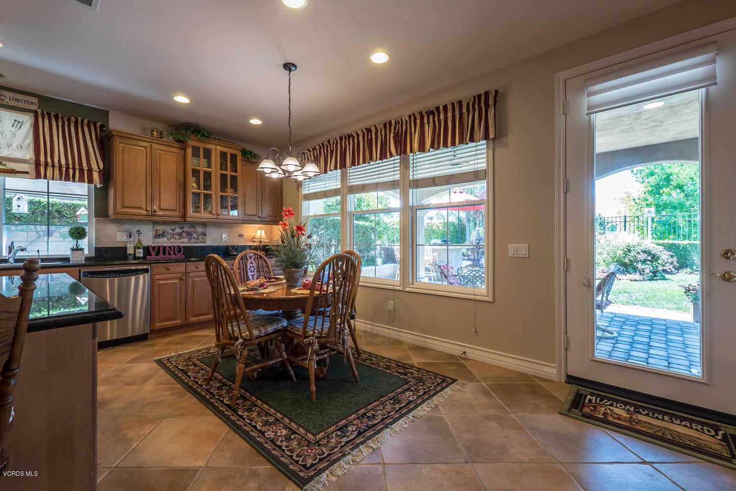 176 Laurel Ridge Drive Simi Valley, CA 93065 - Photo 20 of 40 176 Laurel Ridge Dr Simi-large-020-1-130