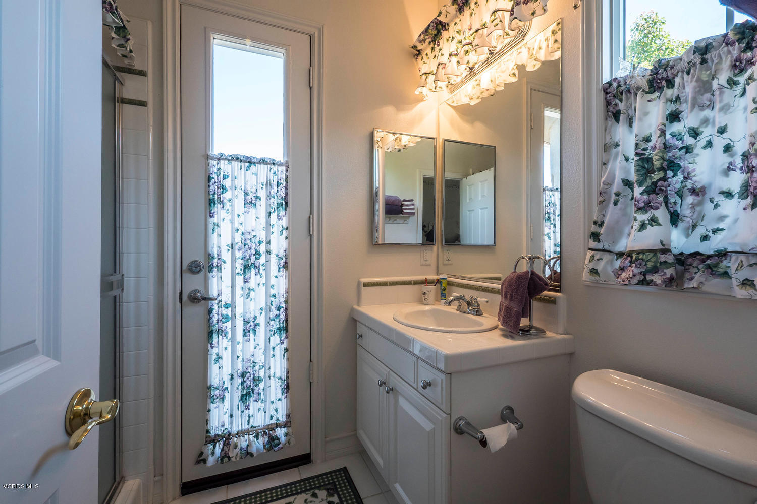 176 Laurel Ridge Drive Simi Valley, CA 93065 - Photo 28 of 40 176 Laurel Ridge Dr Simi-large-028-16-13