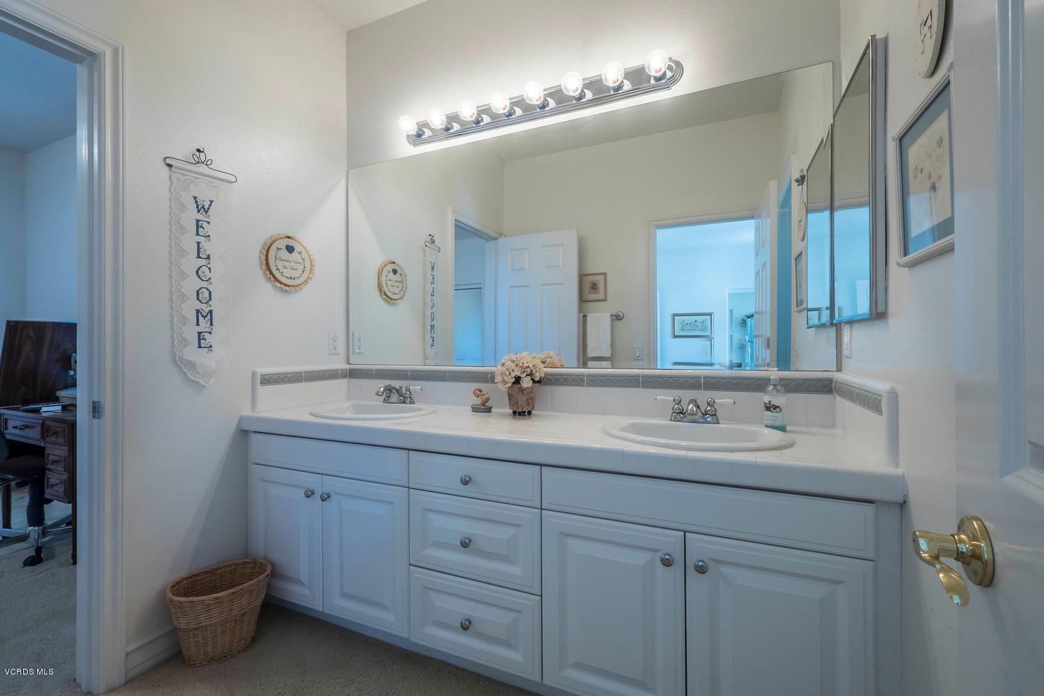 176 Laurel Ridge Drive Simi Valley, CA 93065 - Photo 30 of 40 176 Laurel Ridge Dr Simi-large-030-17-13