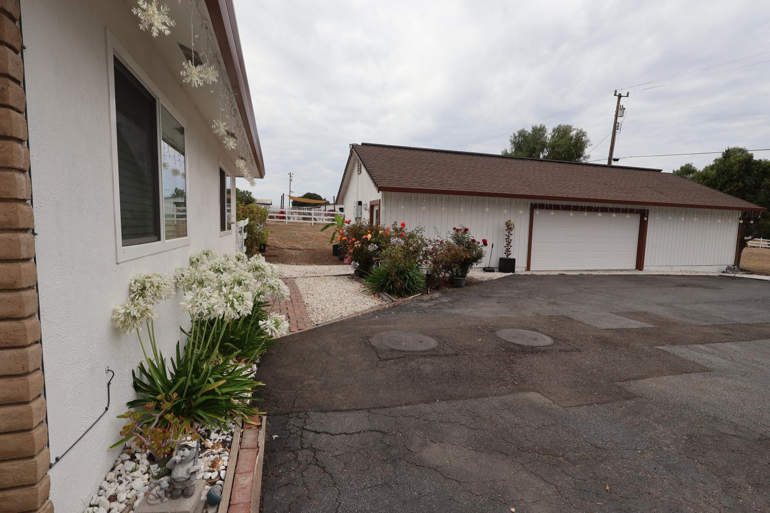 307 Mansfield Road Hollister, CA 95023 - Photo 3 of 47