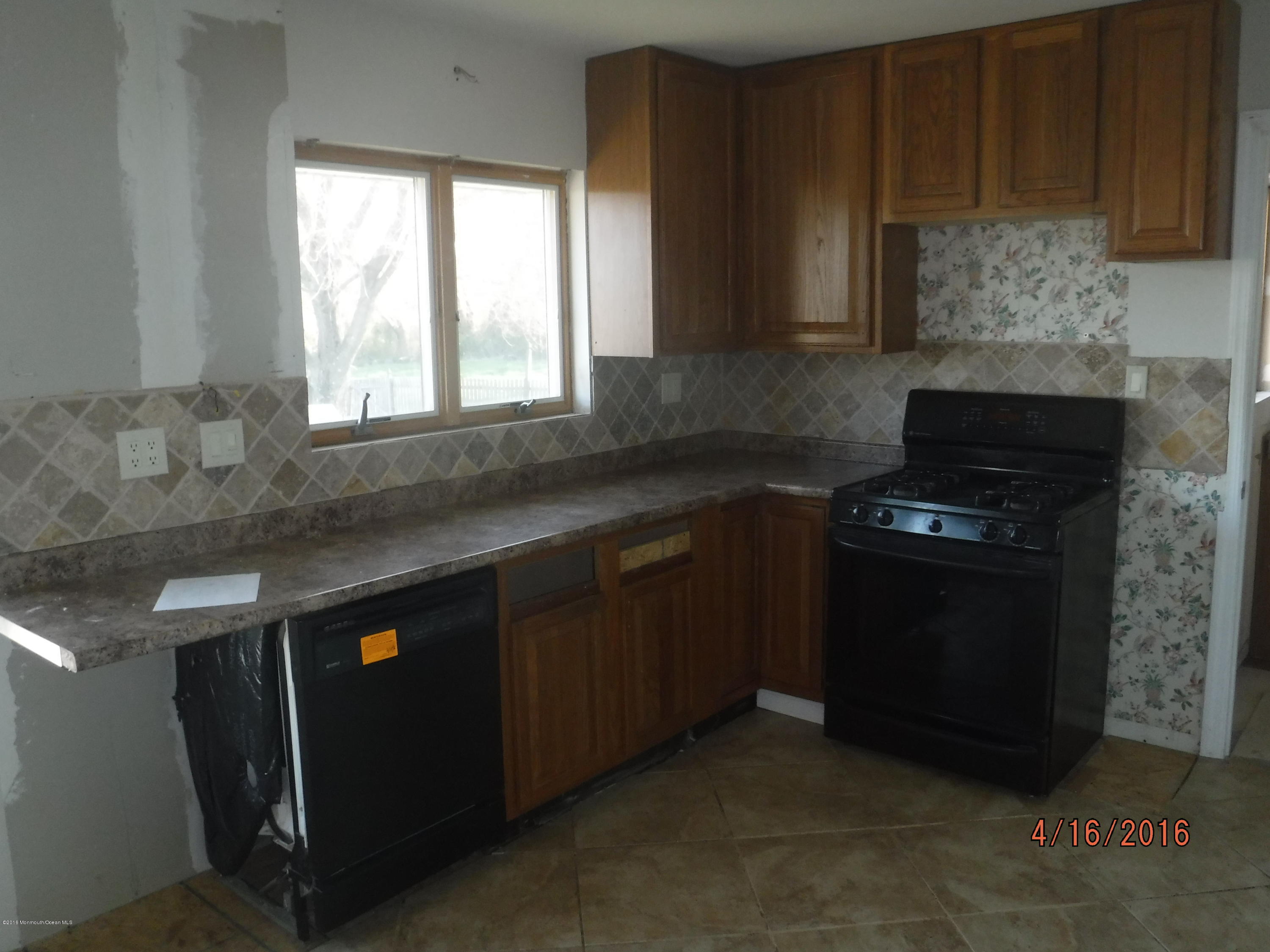 19 Jonathan Holmes Road Cream Ridge, NJ 08514 - Photo 6 of 18 Kitchen