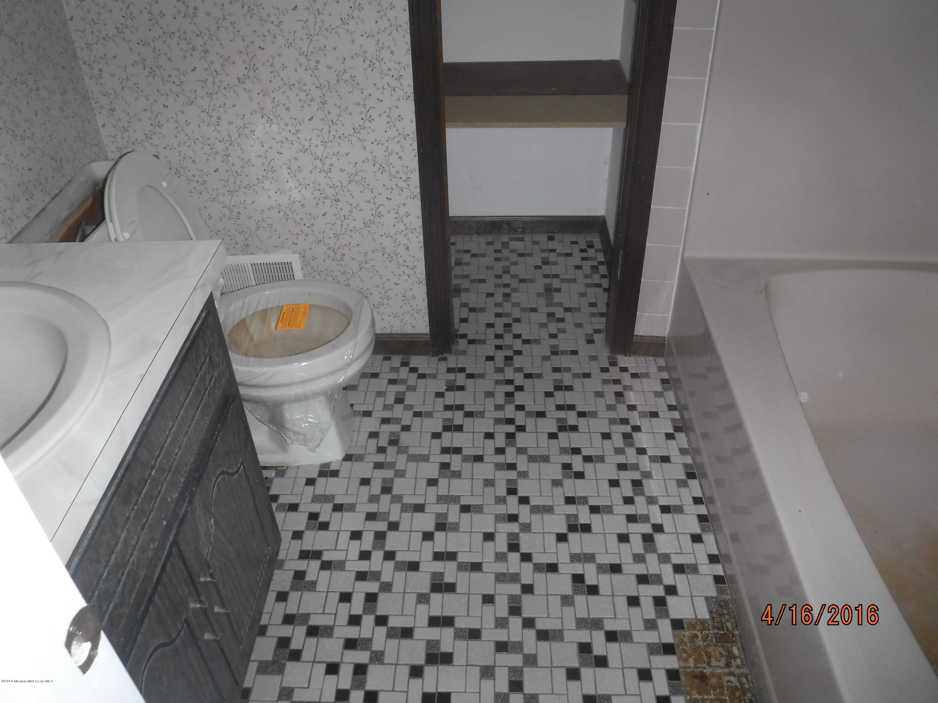 19 Jonathan Holmes Road Cream Ridge, NJ 08514 - Photo 10 of 18 Bath 2