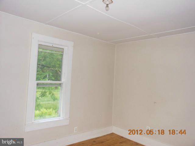 11322 Dutch Hollow Road Culpeper, VA 22701 - Photo 4 of 10 Living Room