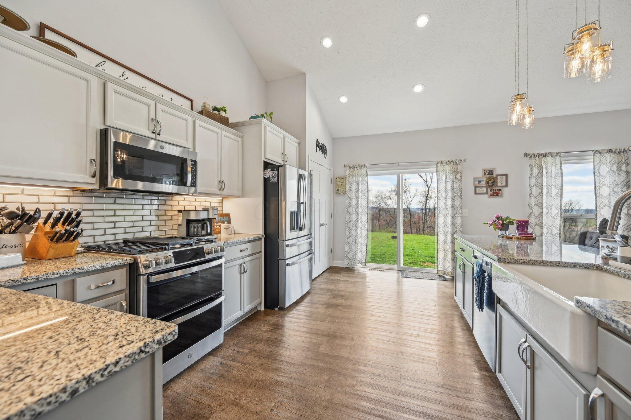 6778 Clearport Road Southwest Lancaster, OH 43130 - Photo 18 of 78 Kitchen