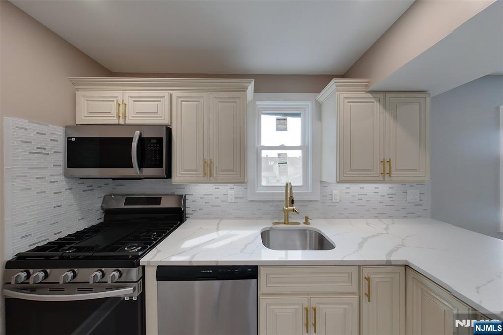 262 Main Street East Rutherford, NJ 07073 - Photo 4 of 22