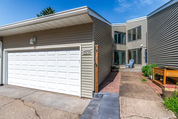 $345,000 | 4070 Prairie Lane, Bettendorf, IA 52722
