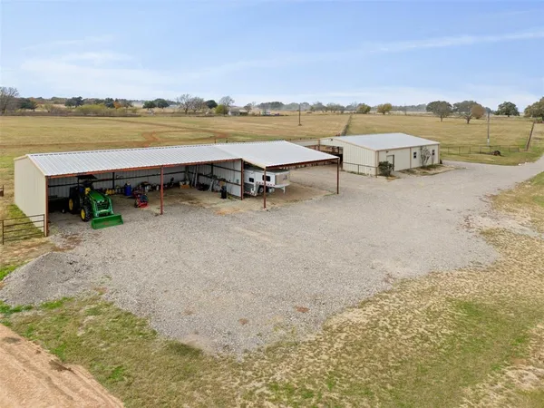 $950,000 | 452 County Road 470, Chilton, TX 76632