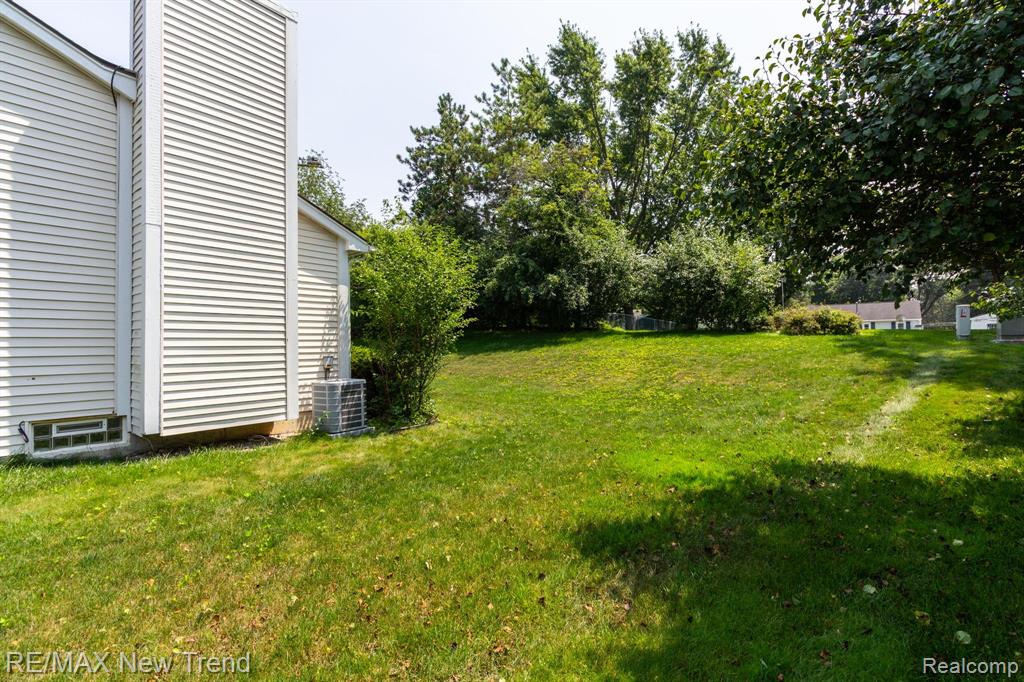 25935 Junction Novi, MI 48375 - Photo 40 of 43