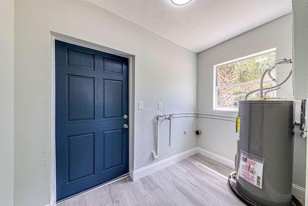 1133 Hermit Smith Road Apopka, FL 32712 - Photo 22 of 34 a view of empty room with closet and window