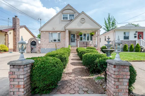 $935,000 | 279 Collfield Avenue | South New York