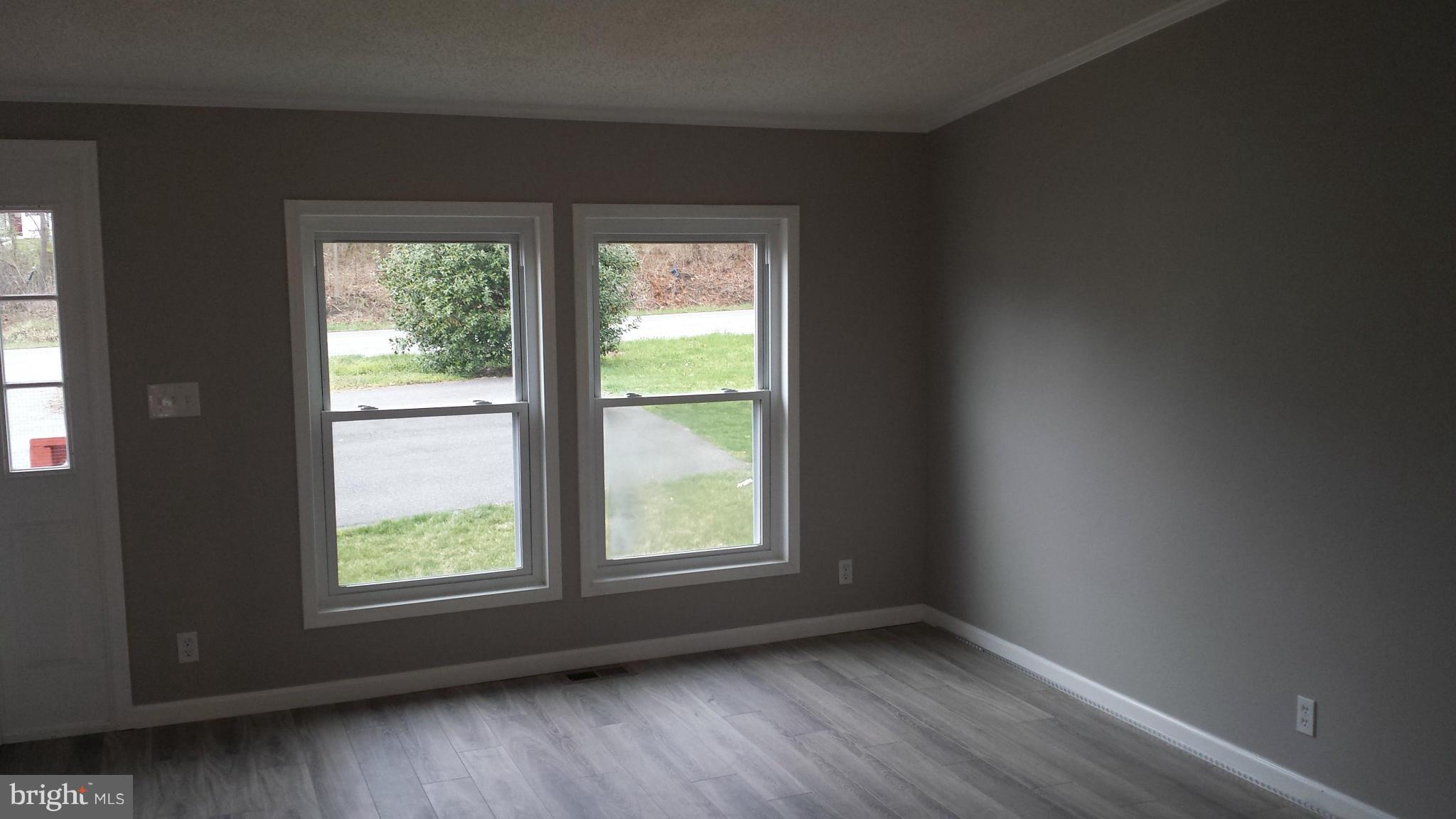 305 Philadelphia Road Joppa, MD 21085 - Photo 11 of 28 Living Room