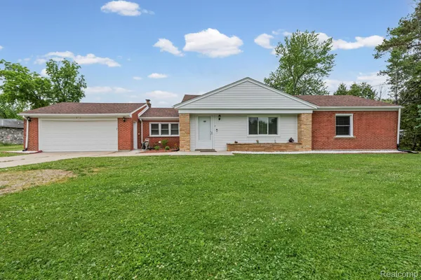 $2,350 | 4165 Crooks Road, Troy, MI 48098