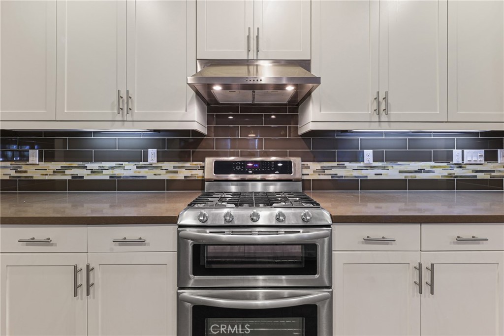 282 Borrego Irvine, CA 92618 - Photo 5 of 24 a stove top oven sitting inside of a kitchen