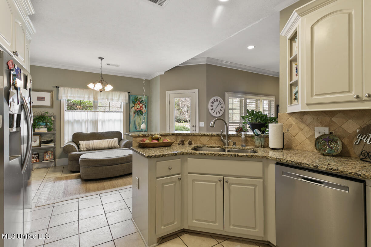 141 Prescott Ridge Madison, MS 39110 - Photo 11 of 30 kitchen to breakfast room