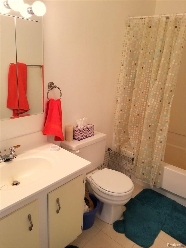 27220 Spaulding Road New Hudson, MI 48165 - Photo 7 of 20 bath_InPixio - Copy.jpg