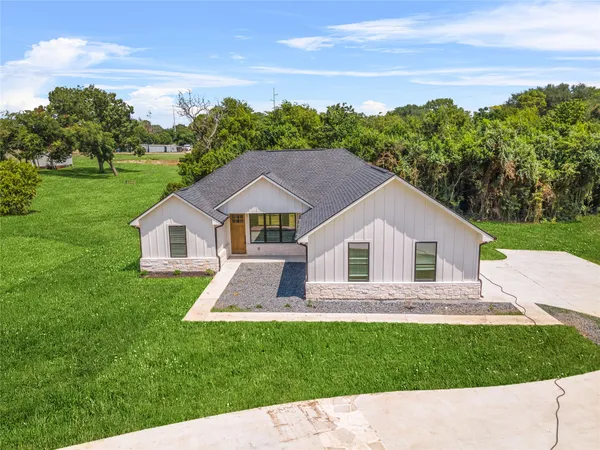 $369,900 | 2318 Progress Drive, Brenham, TX 77833
