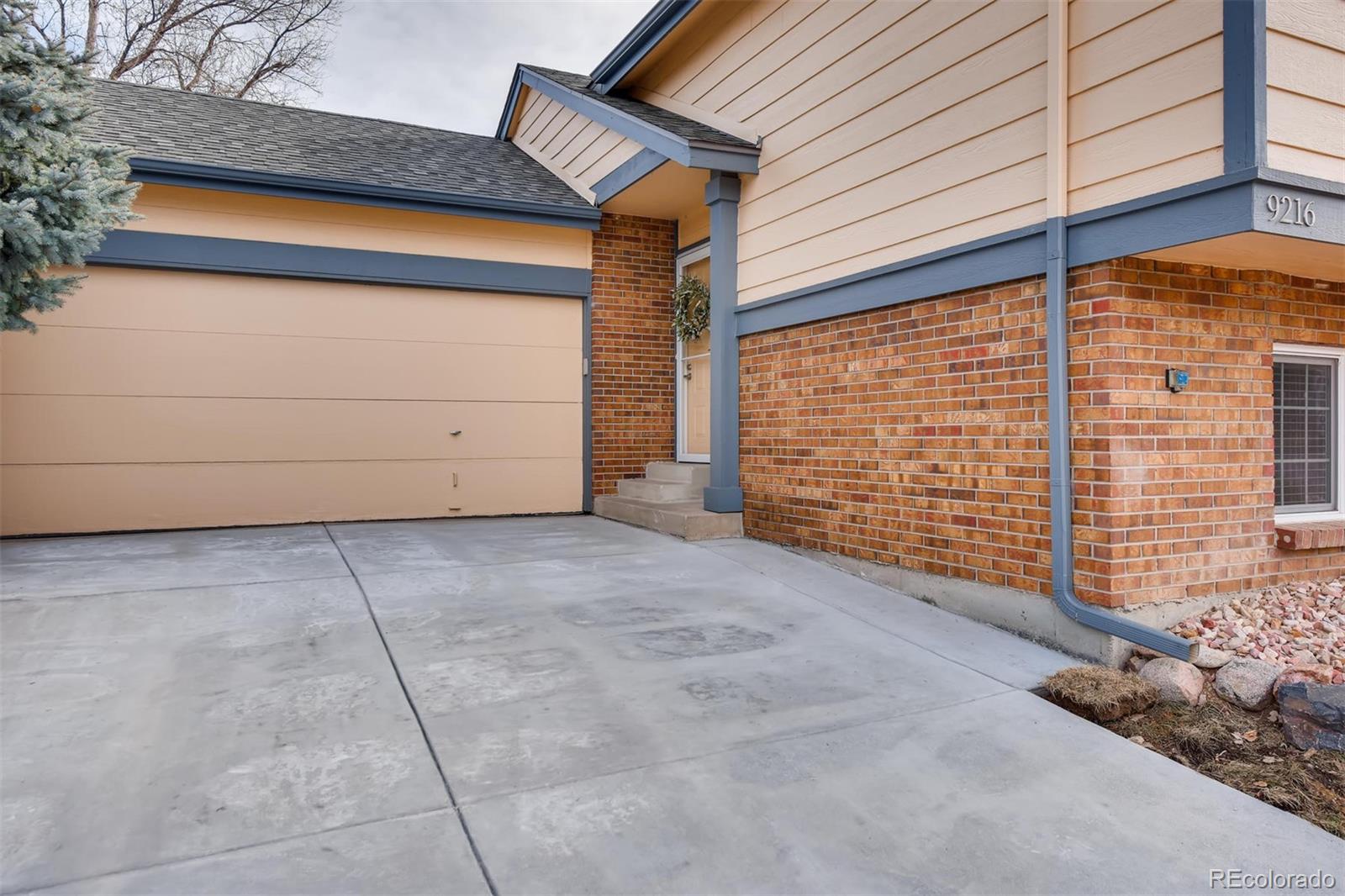 9216 Bell Flower Way Highlands Ranch, CO 80126 - Photo 3 of 28 Gallery Image 3