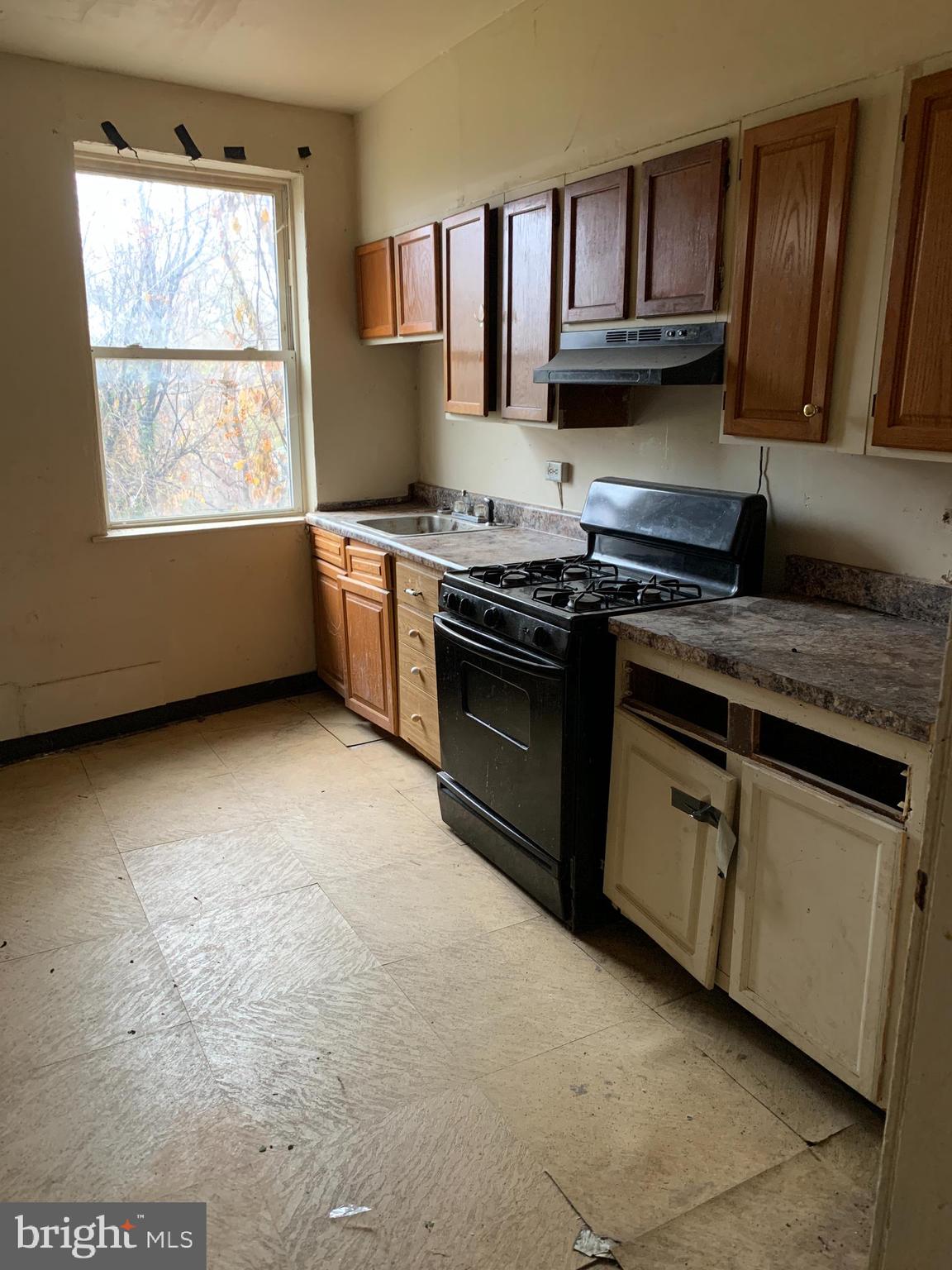 311 South Franklintown Road Baltimore, MD 21223 - Photo 4 of 9 Gallery Image 4