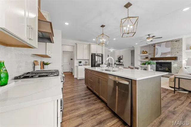 $700,000 | 402 Knothole Lane, Wentzville, MO 63385