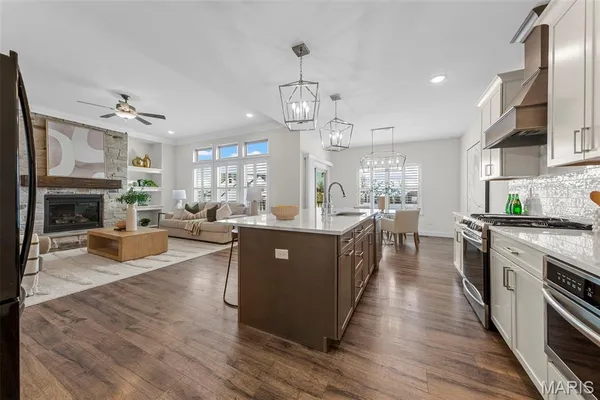 $675,000 | 402 Knothole Lane, Wentzville, MO 63385