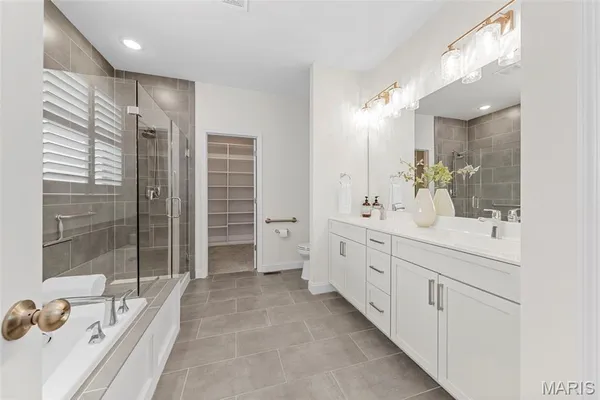 $675,000 | 402 Knothole Lane, Wentzville, MO 63385