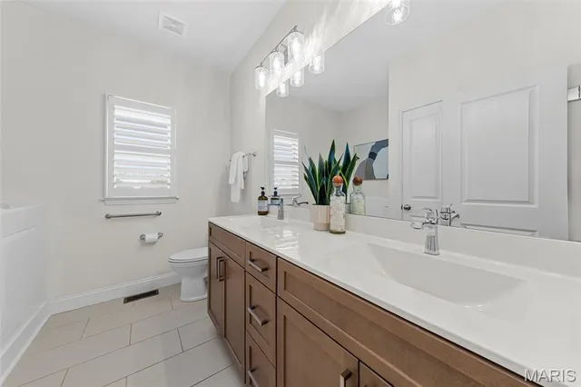 $700,000 | 402 Knothole Lane, Wentzville, MO 63385