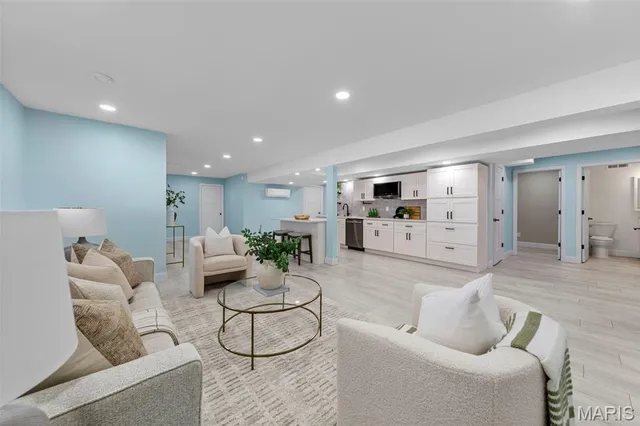 $700,000 | 402 Knothole Lane, Wentzville, MO 63385