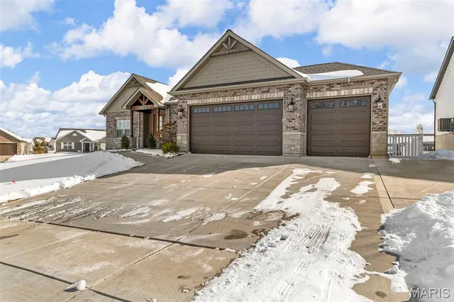 $700,000 | 402 Knothole Lane, Wentzville, MO 63385