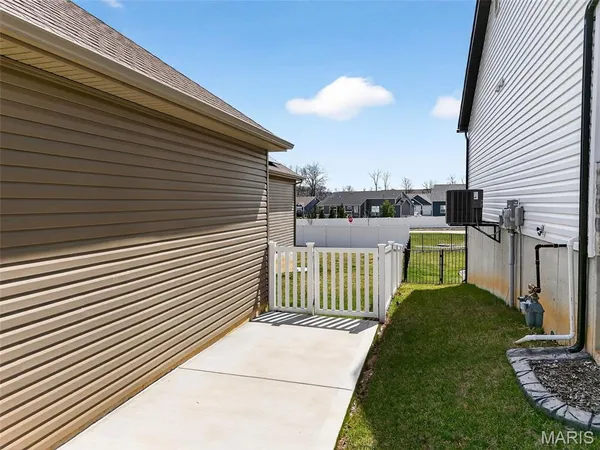 $675,000 | 402 Knothole Lane, Wentzville, MO 63385