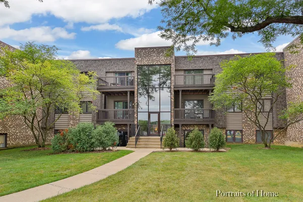 $1,800 | 1462 Stonebridge Circle, Unit F4, Wheaton, IL 60189