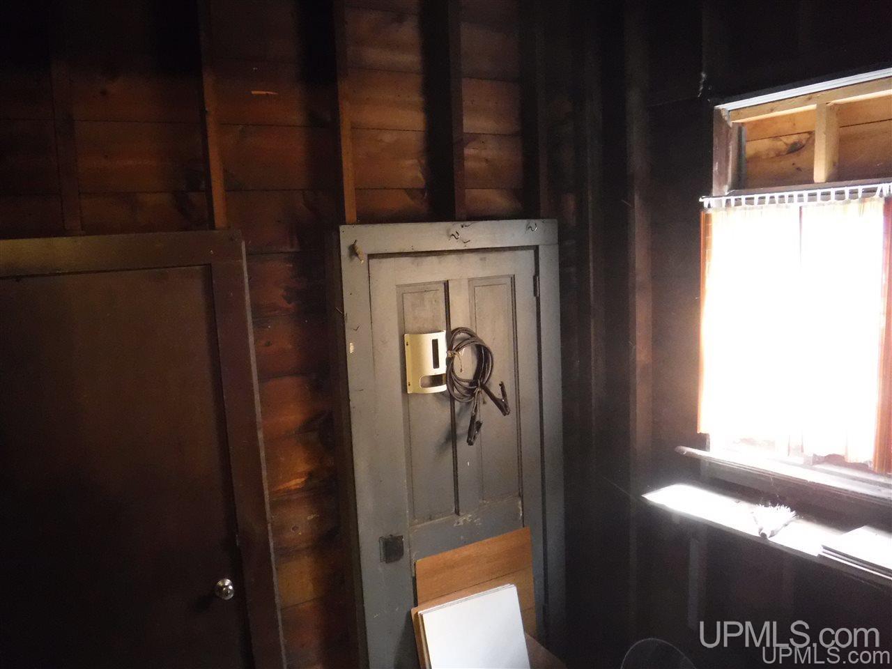 332 Kearsarge Street Calumet, MI 49913 - Photo 18 of 35