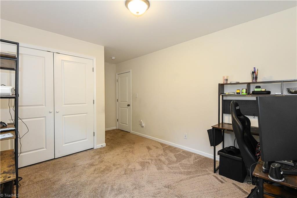 3203 Loftyview Drive High Point, NC 27260 - Photo 20 of 31