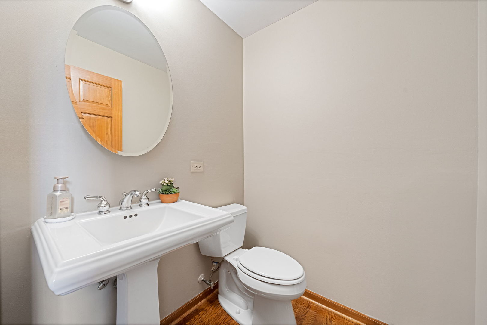 4123 Easy Circle Naperville, IL 60564 - Photo 25 of 45 a bathroom with a sink and a toilet